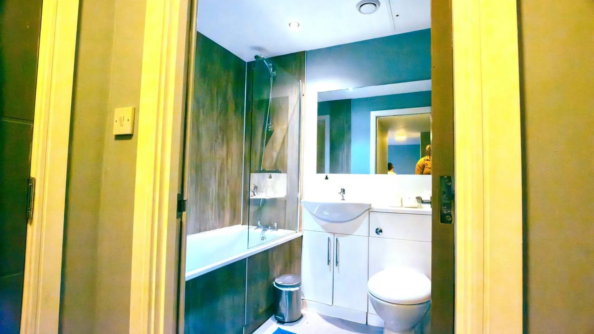 2 Bedroom Apartment In The Heart Of Newcastle - Spacious - Sleeps 7 0*, Newcastle upon Tyne United Kingdom