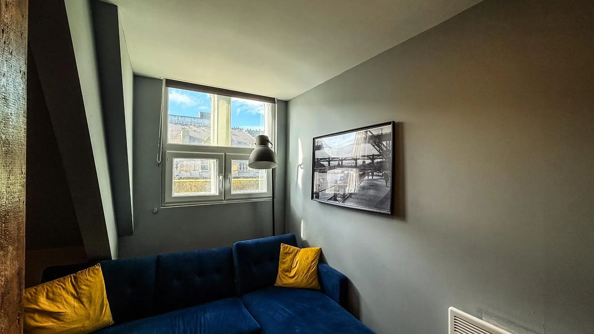 2 Bedroom Apartment In The Heart Of Newcastle - Spacious - Sleeps 7