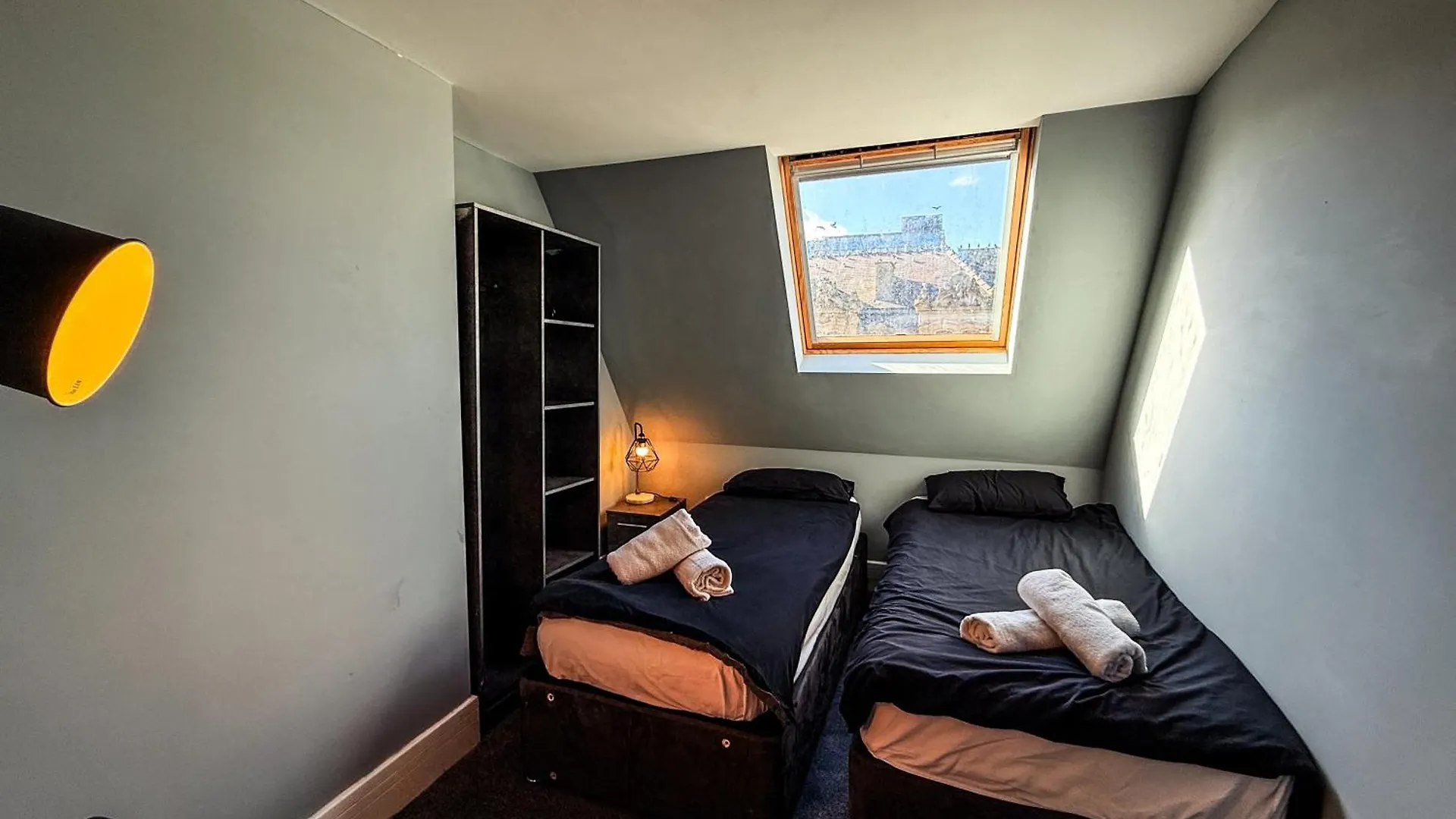 2 Bedroom Apartment In The Heart Of Newcastle - Spacious - Sleeps 7 United Kingdom