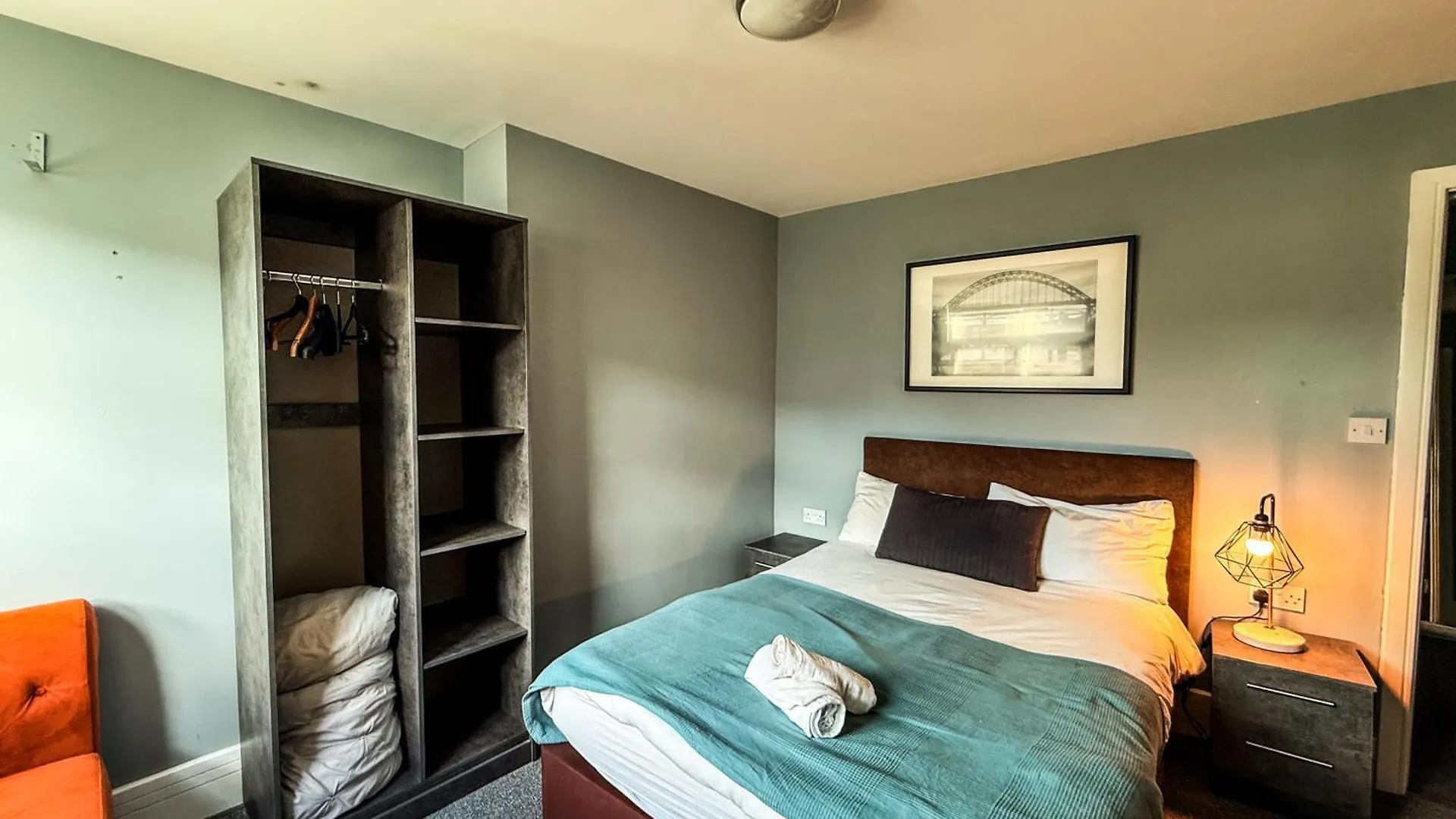 2 Bedroom Apartment In The Heart Of Newcastle - Spacious - Sleeps 7 0*, Newcastle upon Tyne