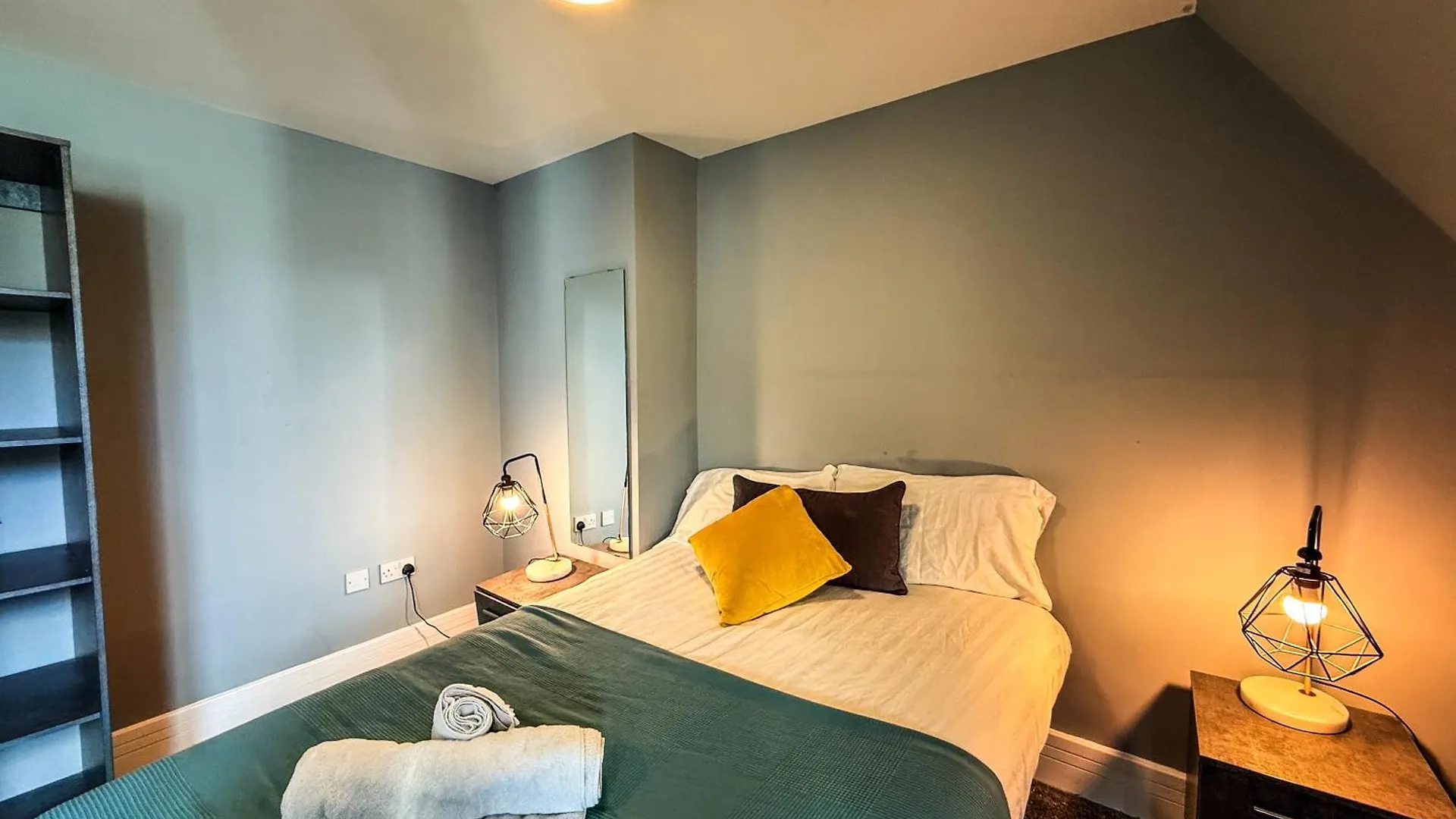 2 Bedroom Apartment In The Heart Of Newcastle - Spacious - Sleeps 7 United Kingdom